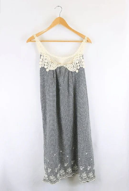 An'ge Black And White Pattern Dress S Tunics Trendy modern