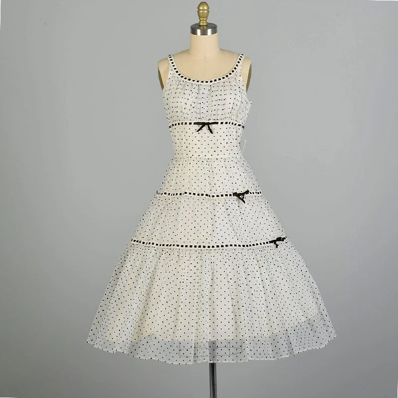 Medium 1950s Black & White Sleeveless Polka Dot Fit & Flare Party Dress sweetheart Neckline Romantic
