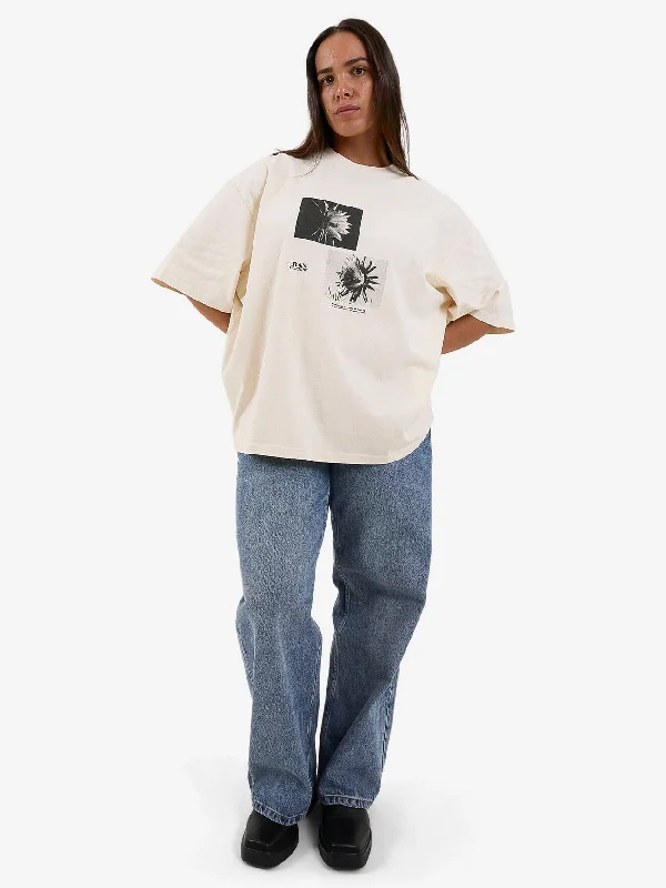 Dark Lily Oversized Tee - Heritage White